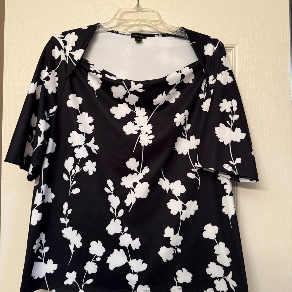 Ann Taylor Black and White Floral Blouse